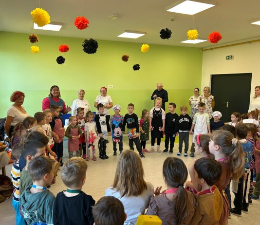 Djeca u vrtiću mijesila i pekla naše tradicionalne slastice