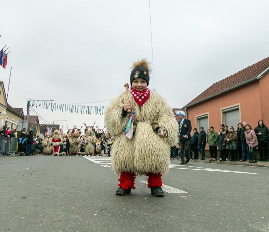 Jubilarni 10. Međunarodni Srakarski fašnik još jednom potvrdio Sračinec kao važno fašničko središte Hrvatske i Europe